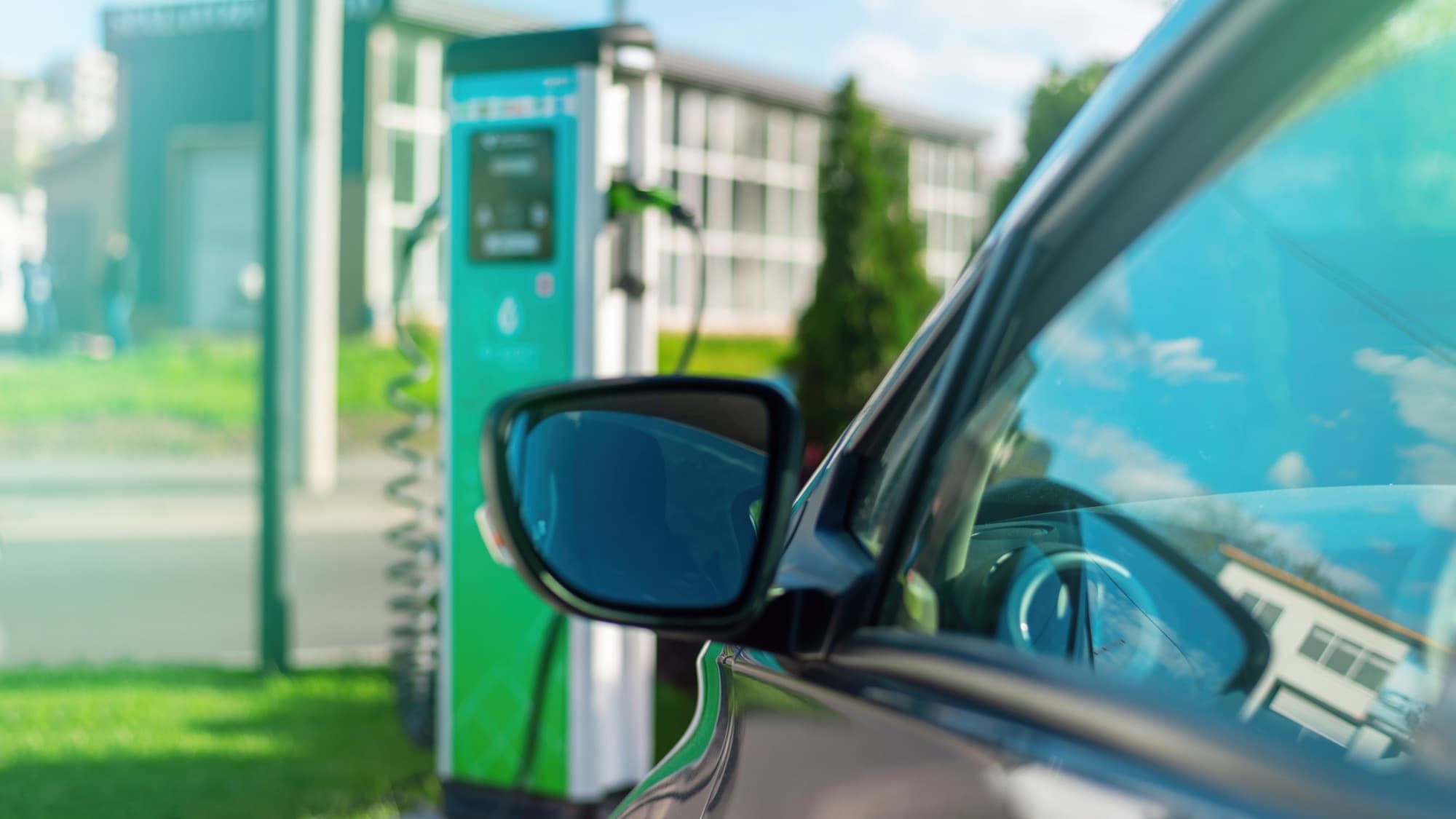 Зарядна станция на WINK CHARGING™ на паркинг